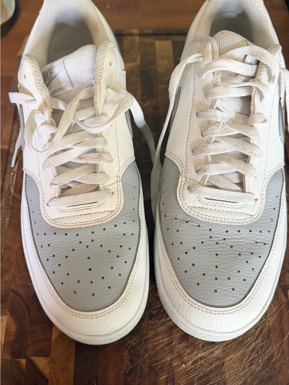 Nike Men’s Low-Top Athletic Sneakers in White and Light Gray